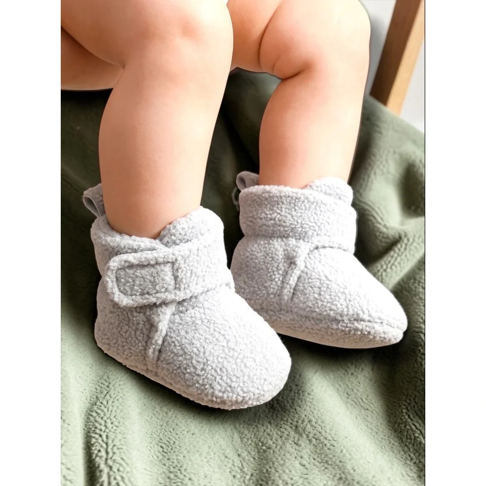 Luvable Friends Gray Fleece Adjustable Non-Slip Baby Booties 0-6 Months